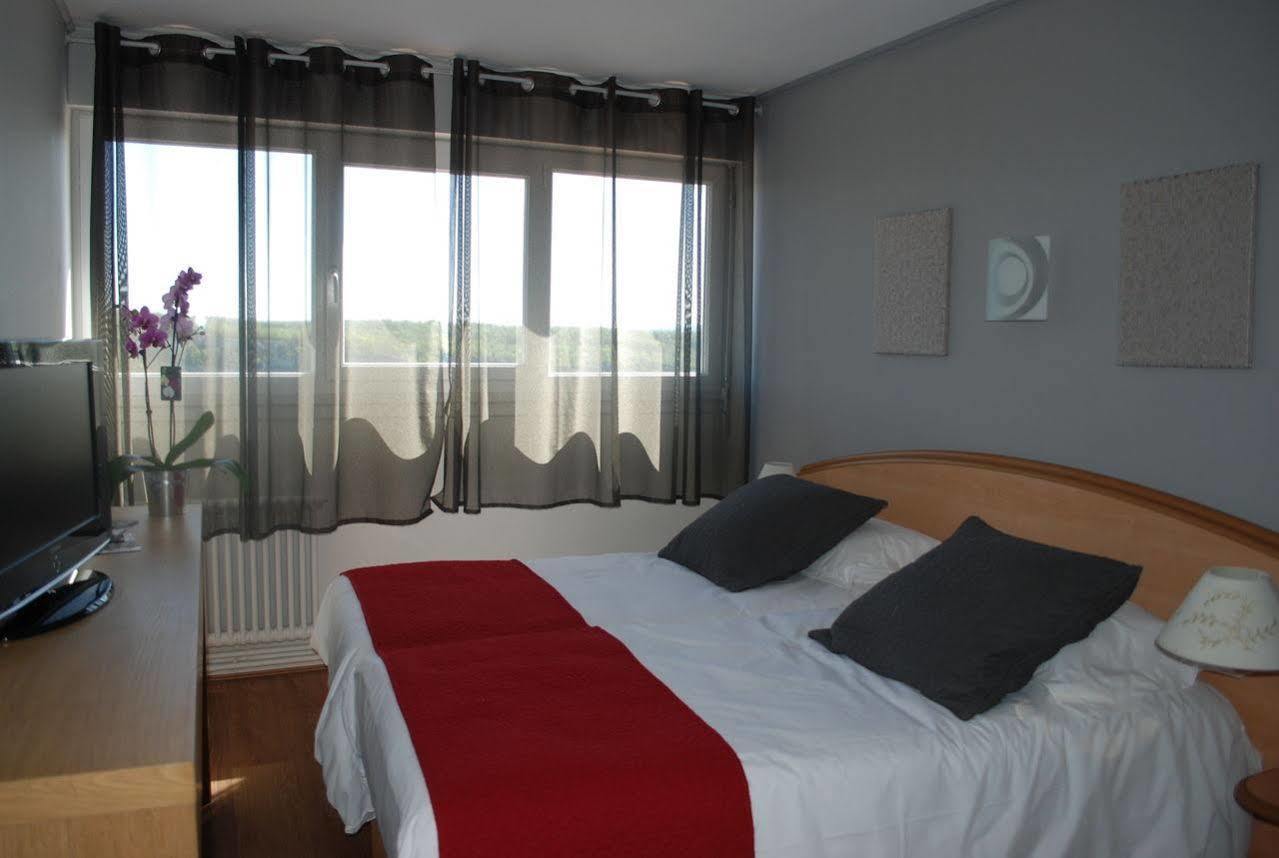 Hotel Logis - Le Bellaroc - 2 Etoiles Et Restaurant 2*